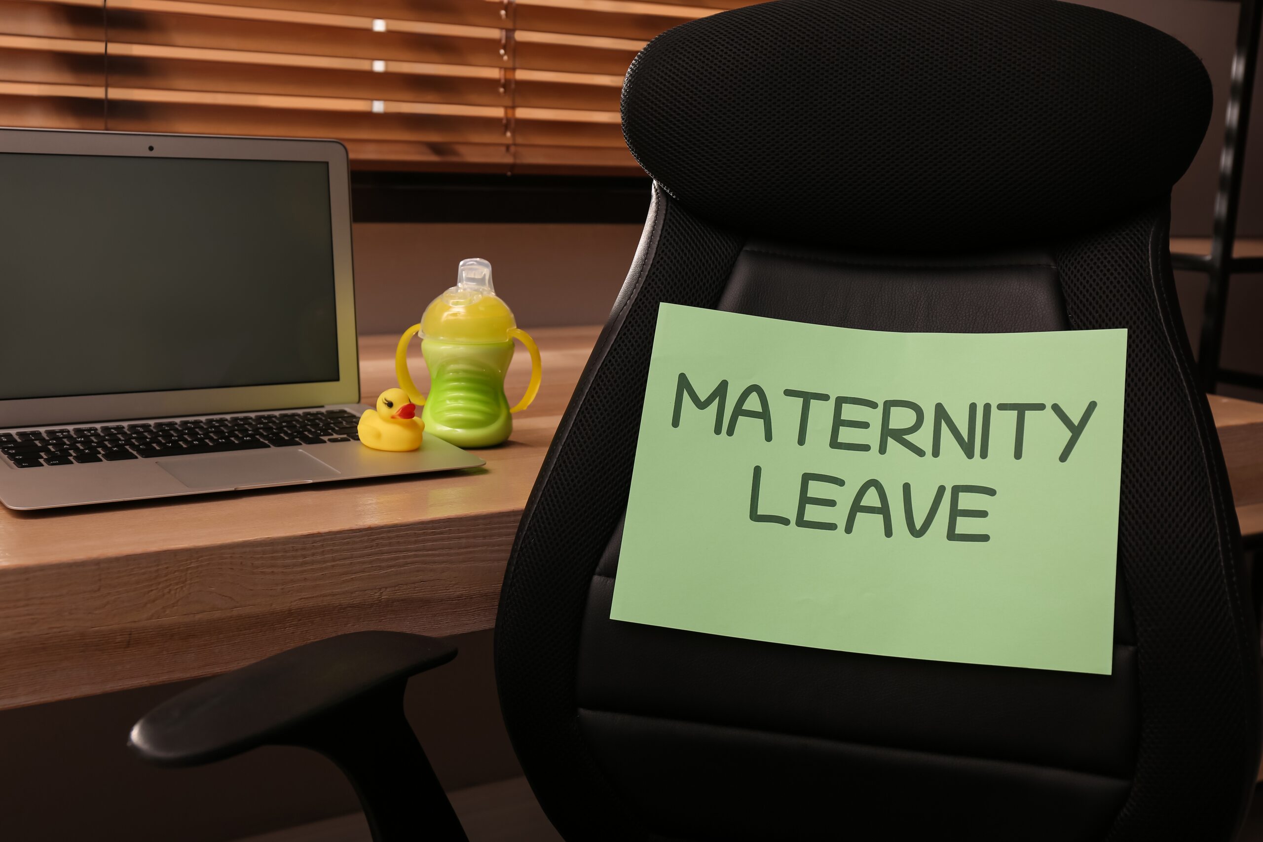 Office workspace with a maternity leave sign highlighting Florida maternity leave rights and workplace protections.
