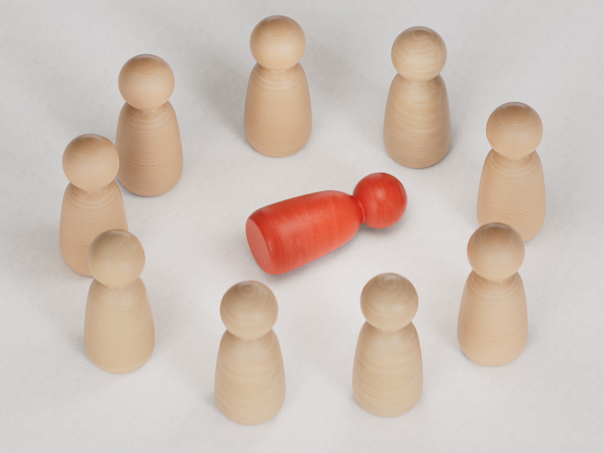 hostile-work-environment-vs-quid-pro-quo-florida-2 Isolated figure surrounded by others, symbolizing a hostile work environment and sexual harassment issues under Florida employment law.